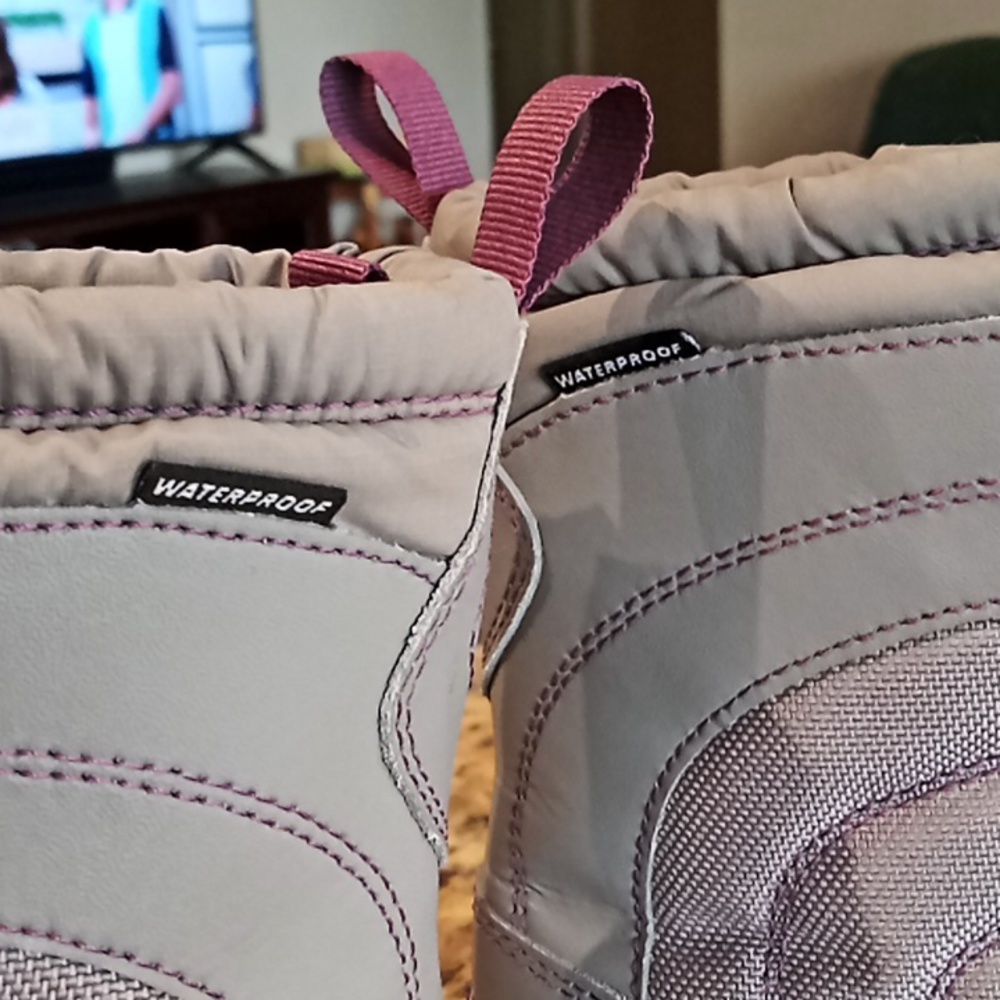 The North Face Girls Alpenglow IV Lace Insulated Waterproof Winter Boots. Size 1 - Picture 8 of 15